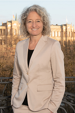 Dr. Kristina Plank